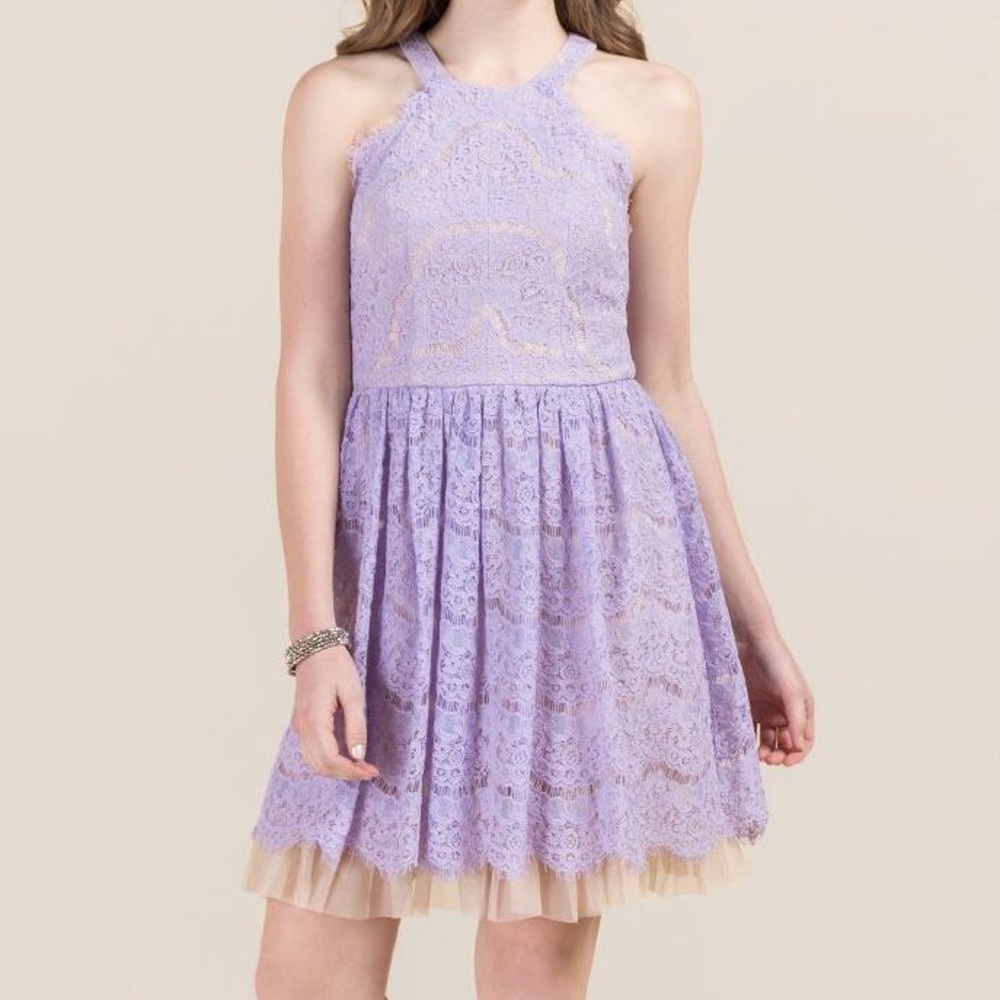 Francesca’s NWT Eloise lace open back dress 💜